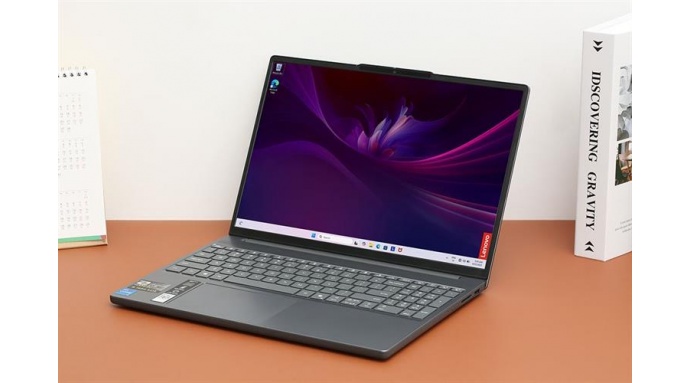 Laptop Lenovo IdeaPad Slim 3 15IRH10 i5 13420H/16GB/512GB/Win11 (83K1000HVN)